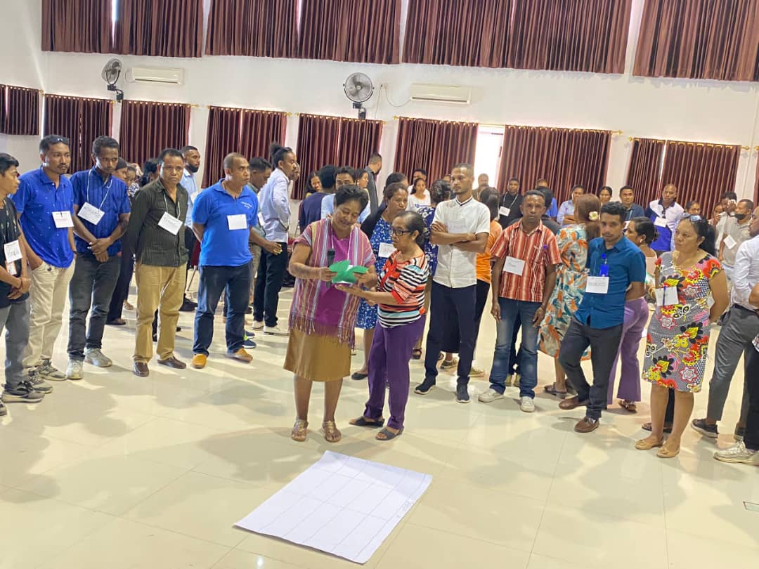 ME FÓ FORMASAUN LITERASIA BÁZIKA NO FONÉTIKA BA MANORIN SIRA